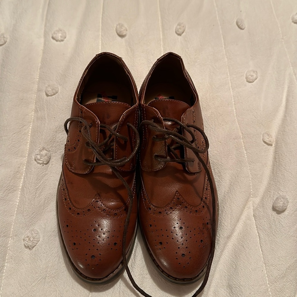 ID Required Wing-tipped Size 5 Oxford dress shoes
